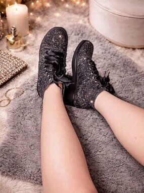 Stylish and chic glittery boots, size 8